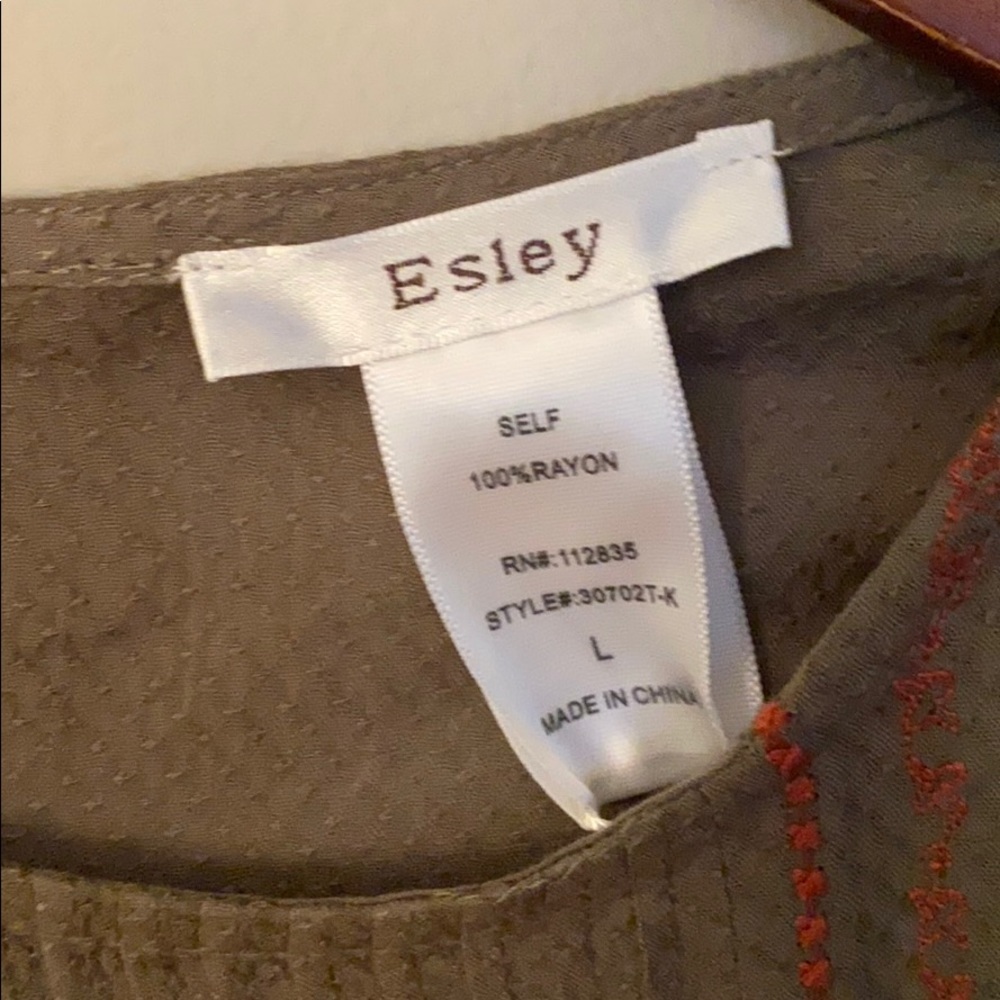Esley Top Large - Picture 2 of 4
